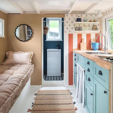 Fleur De Grog - Shepherds Hut Apartment Bodmin